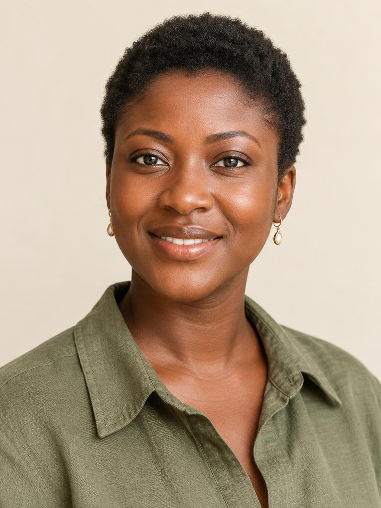Portrait of Esi Boateng, tour guide